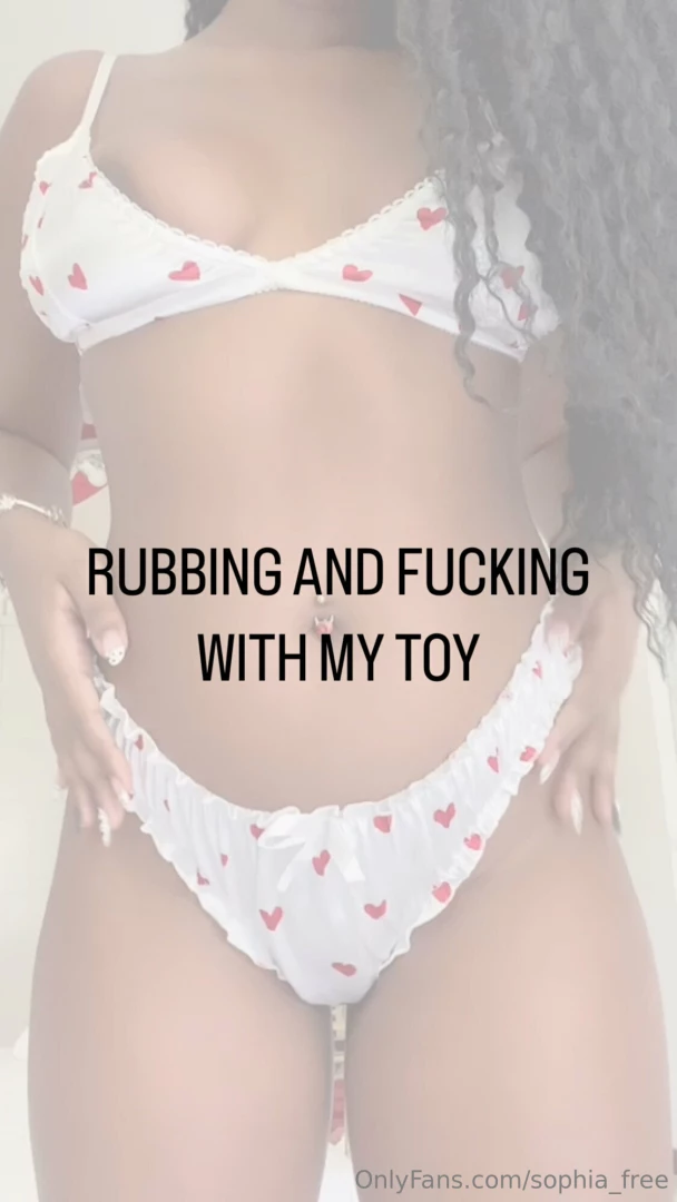 Rubbing and fucking with my toy to start in this video i m wearing one 