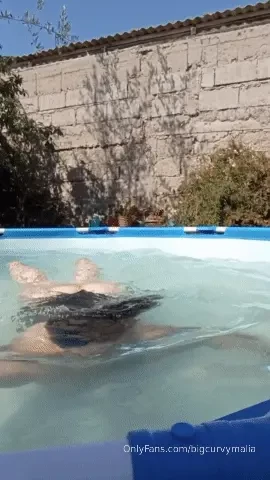 Come play with me in the water 