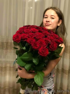 These are my favorite flowers red roses so if you want to make me