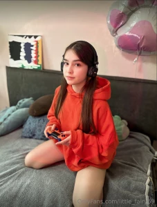 Let me distract you roxyxxxy cute girl roxyxxxy loves to play with her part 16