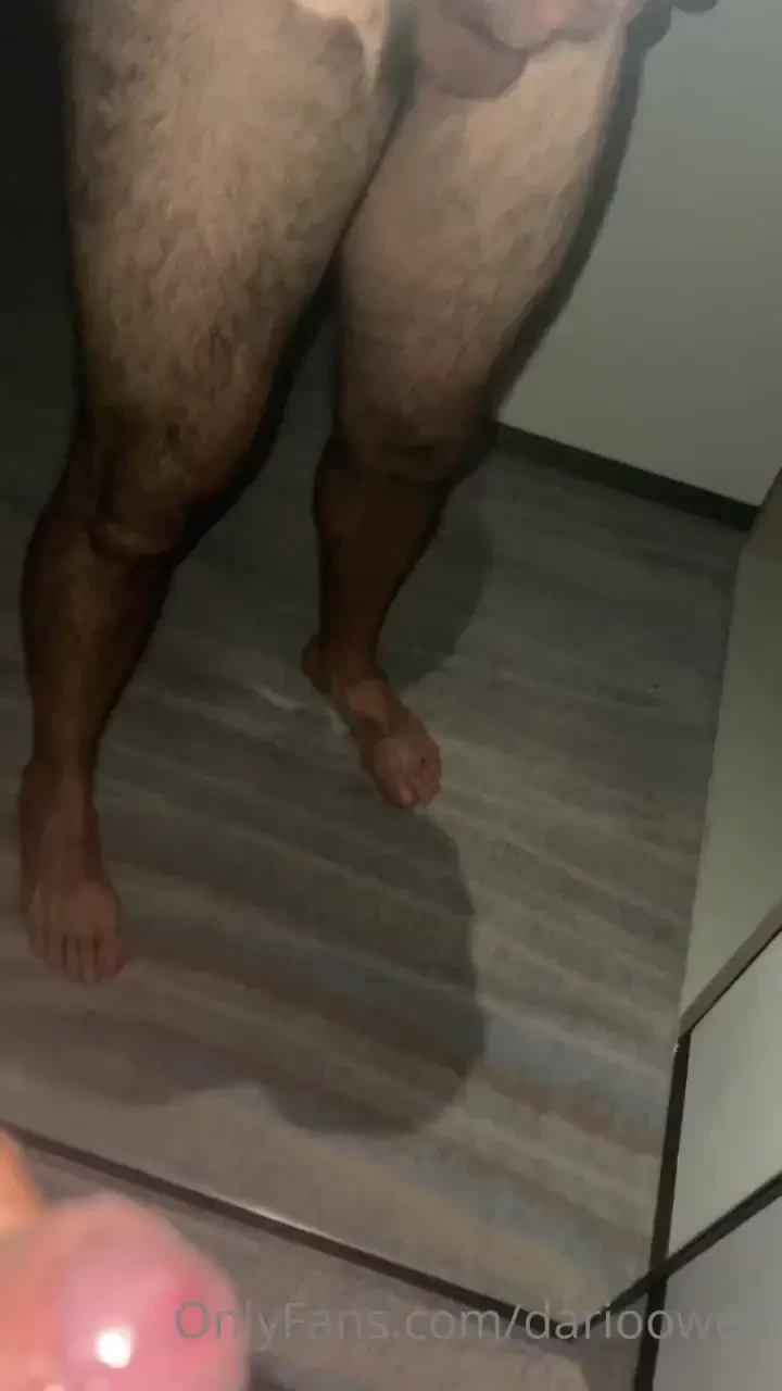 Finally in my new home in dubai i couldnt sleep i wake up soooo horny 