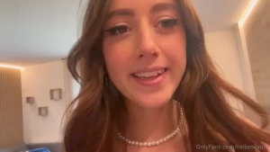 Je le suce avant que mes potes arrivent on est interrompu donc je le