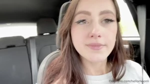 Petite vid o dans laquelle on se masturbe dans la voiture