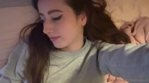 Je le suce sous le bureau