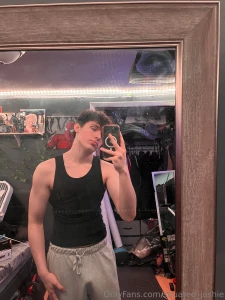 Kinda bored rn hit me up