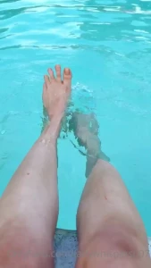 A little vid for my feet people since last chance at the pool for the