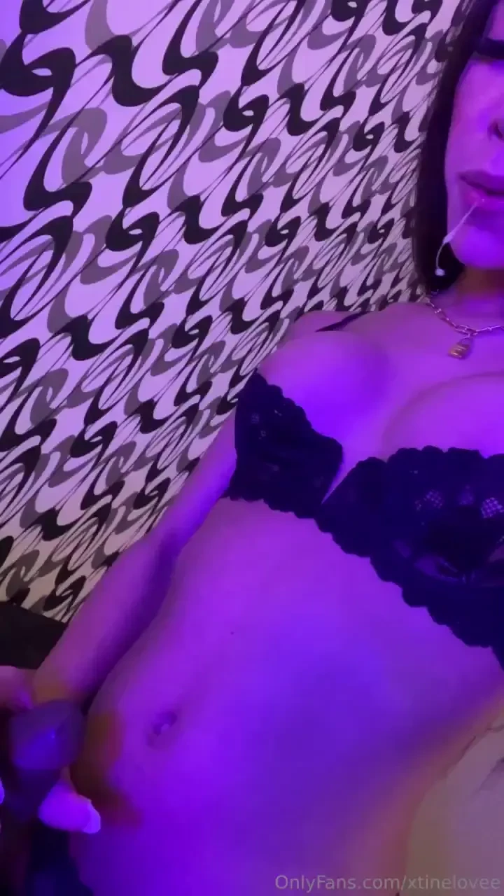 I want some dick to ride right now i m horny 