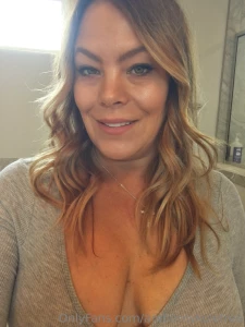 Wanna see what i look like without my top check your dms or tip 3 here