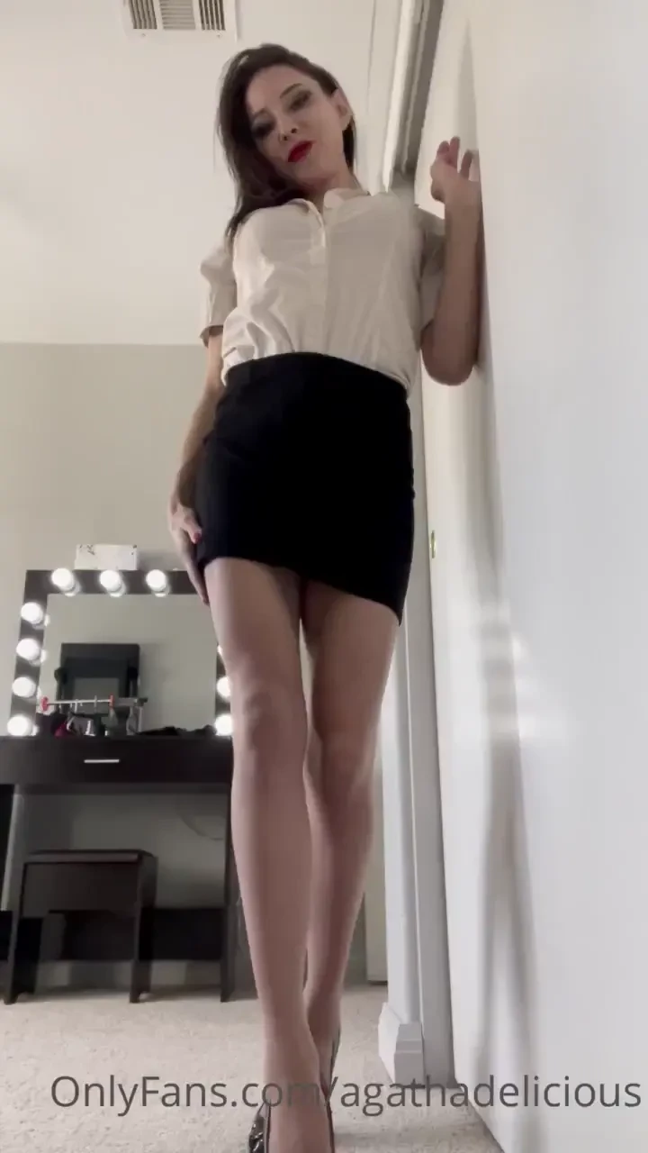 Feeling like the boss a very leggy boss 