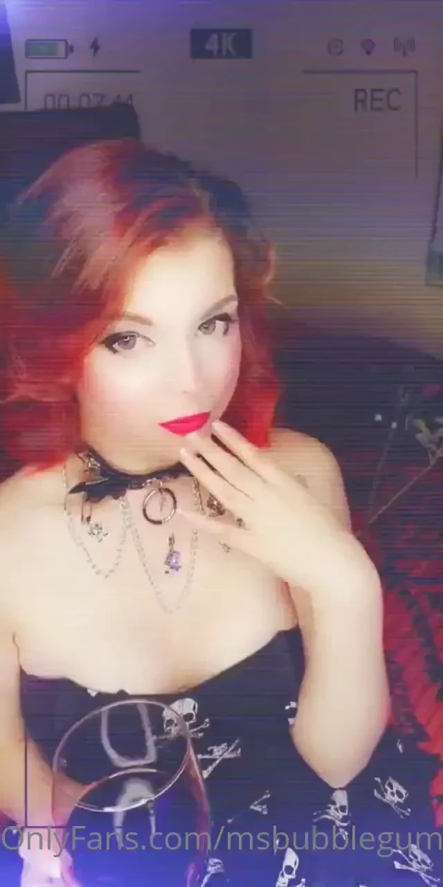 Gothic vibes looking for a gothic mommy lol p 