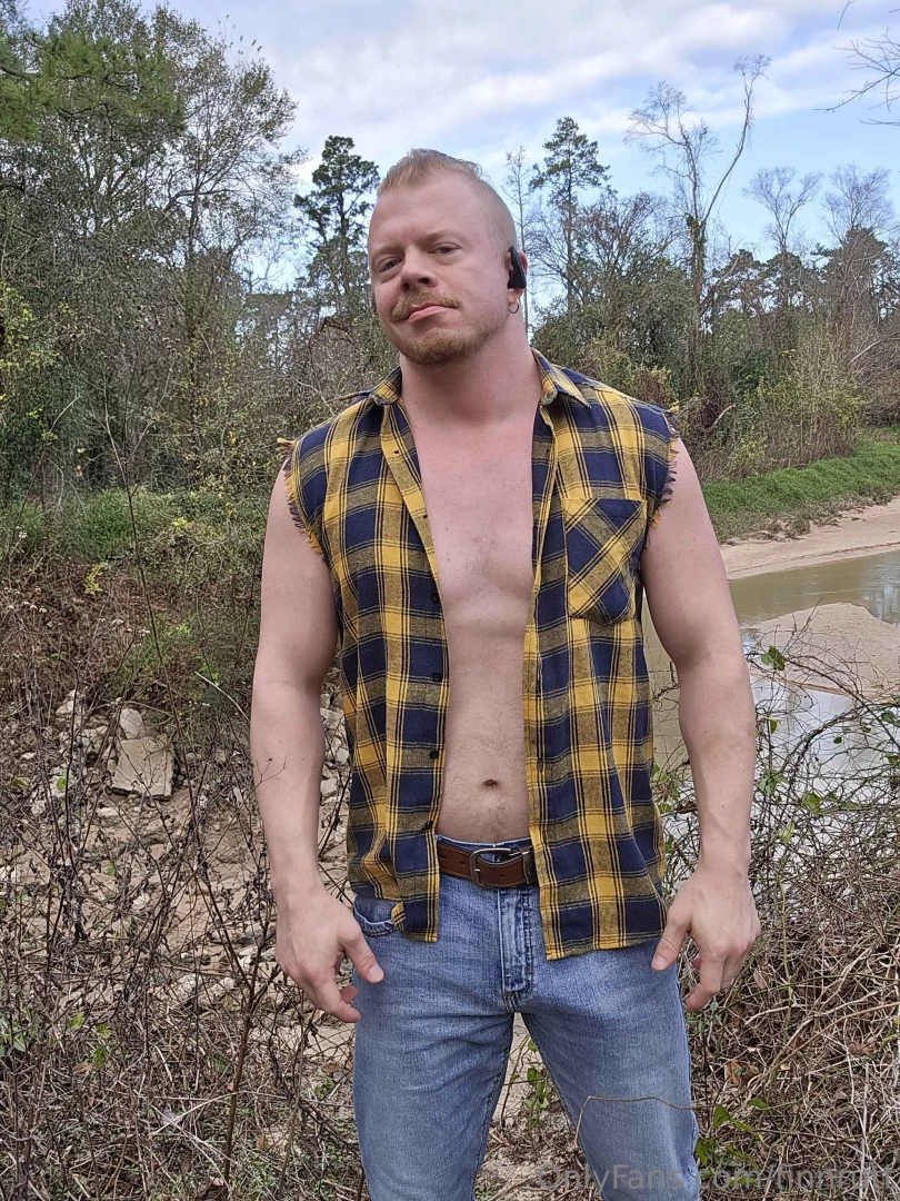 Dropping trou down at the riverbend need warm strong hole to milk me part 1 