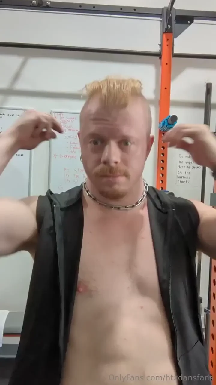 Quick pec bouncing session at the gym nifty outfit eh eating big this 