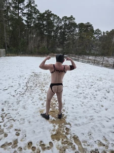 Snow in houston this pup couldn t be happier