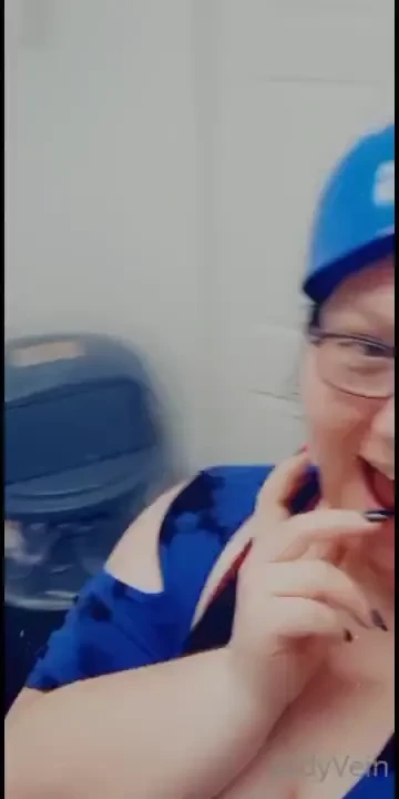Its super noisy in here no one could hear me moan if i maybe fucked my 