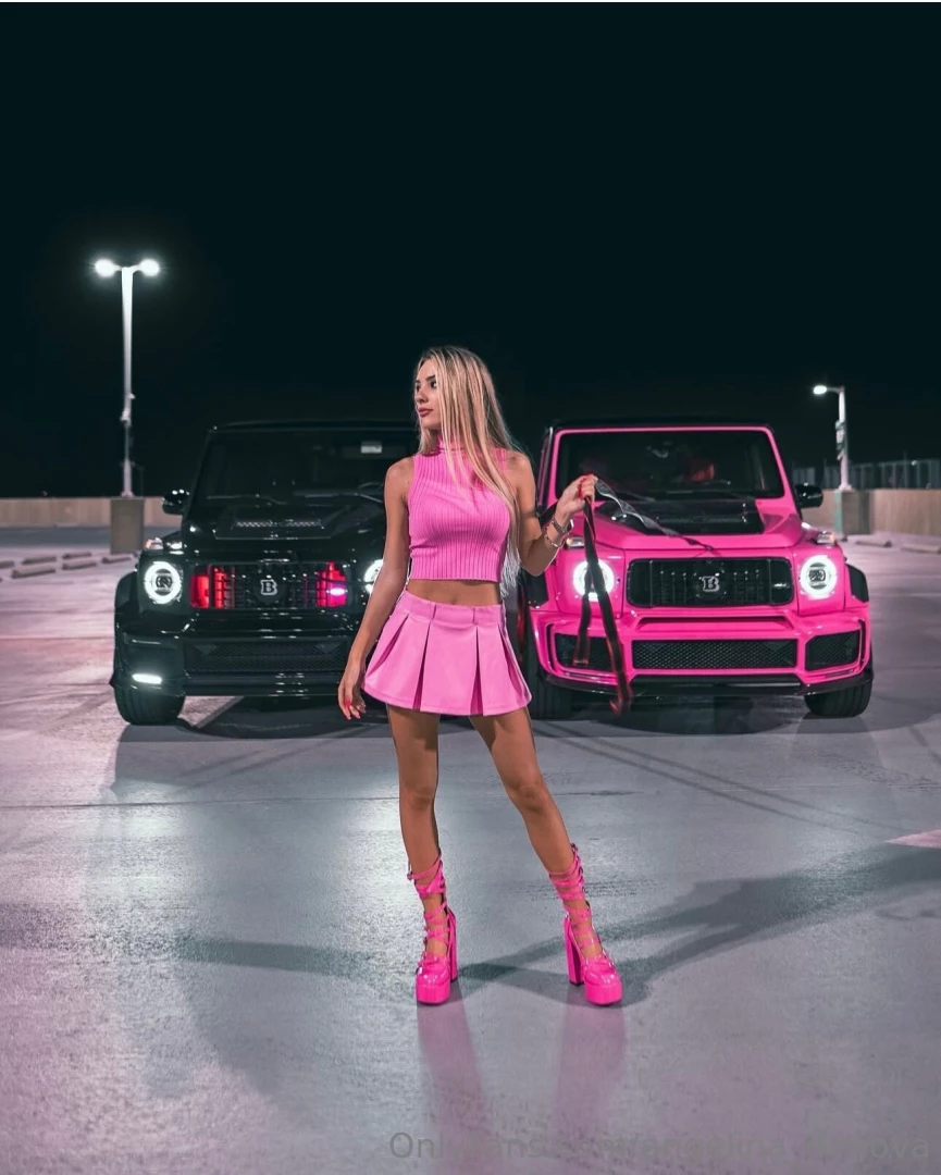 The blondie and her toys 