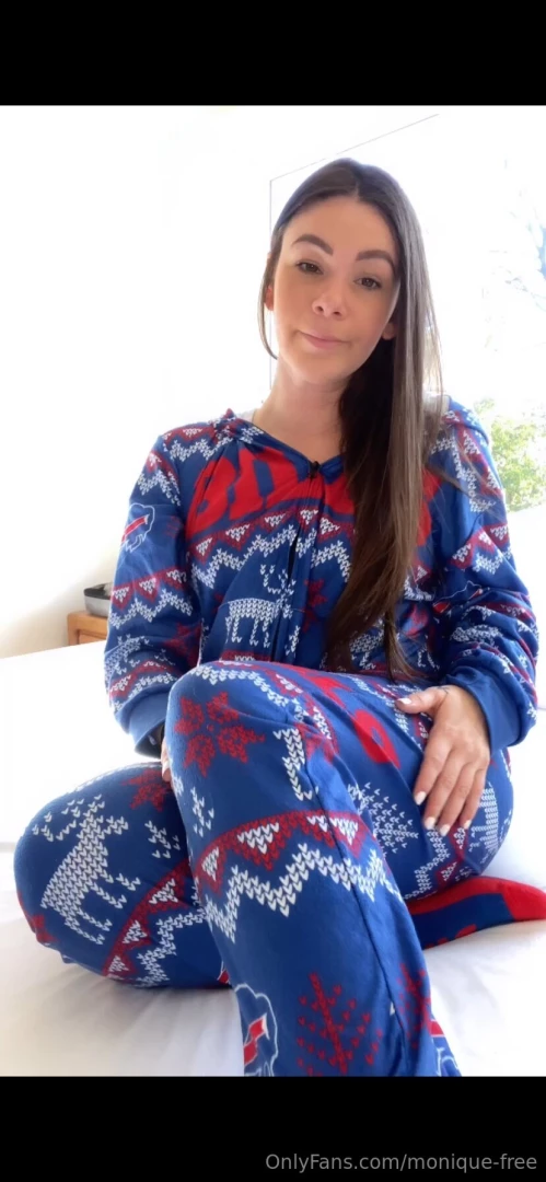 Game day subscribe to my vip page to see me take these jammie s off 