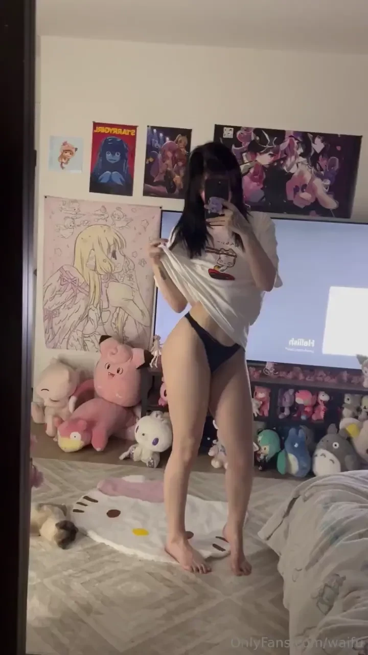 Wanna chill with me im bored 