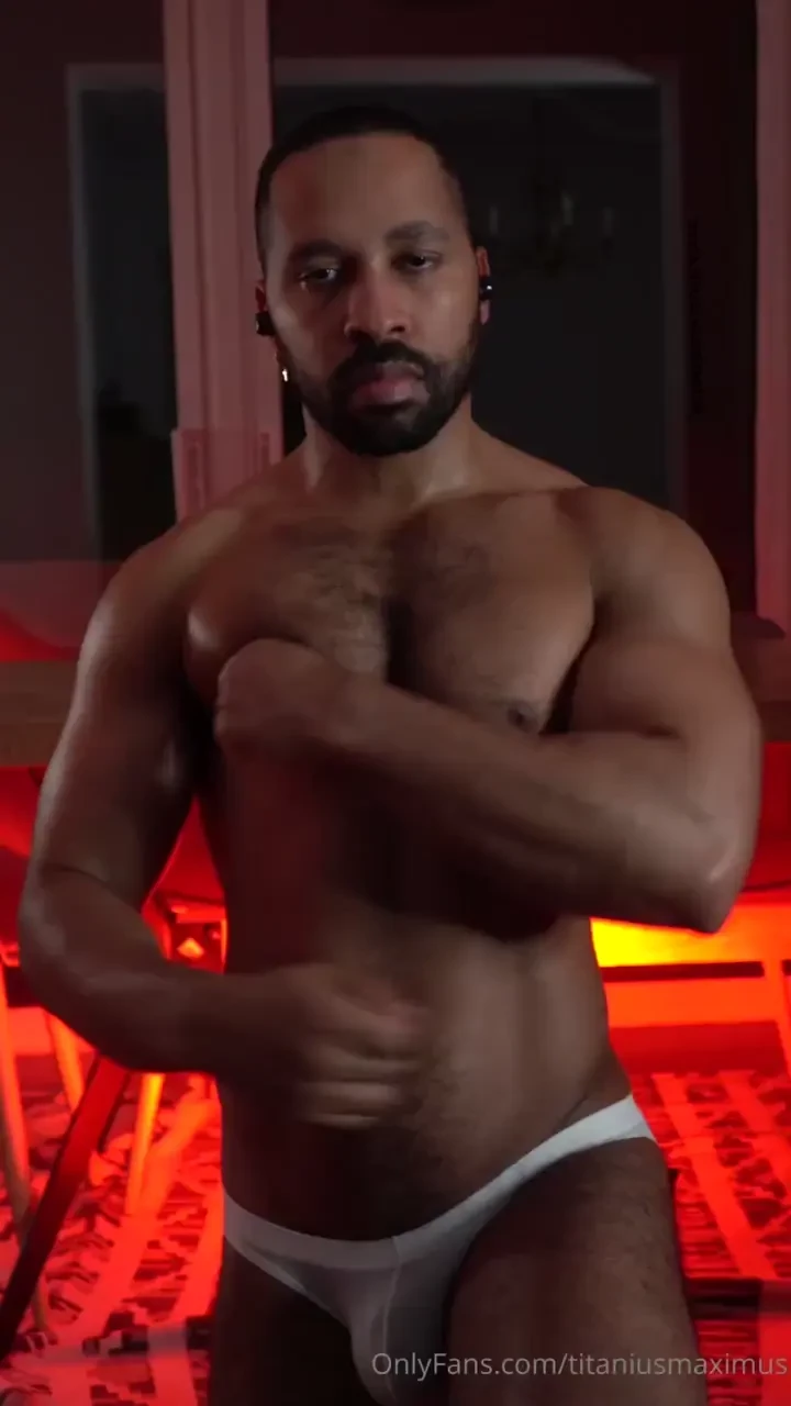 A lot of pec playing posing and muscle worship to end your weekend 