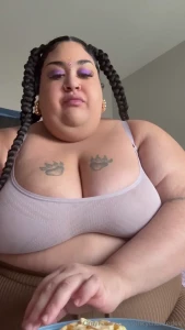 Hey i gotta rush to eat breakfast today but i look cute doin it part 1