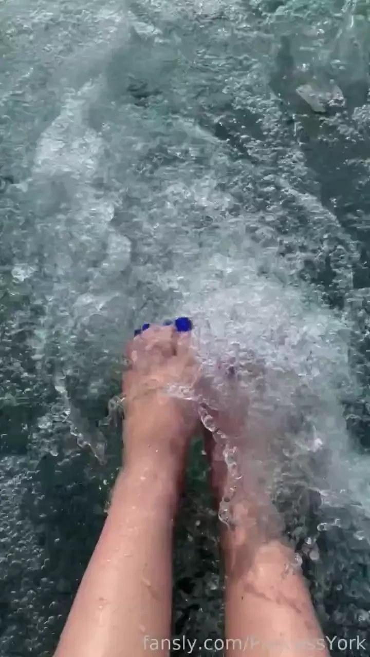 Every move my feet make drives you wild can t handle it can you goddes 