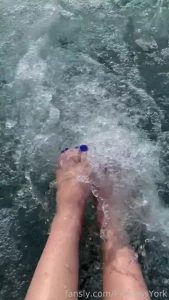 Every move my feet make drives you wild can t handle it can you goddes