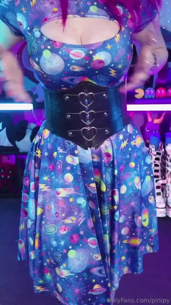 Do you guys wanna see more content of me getting a lil lewd in fashion 