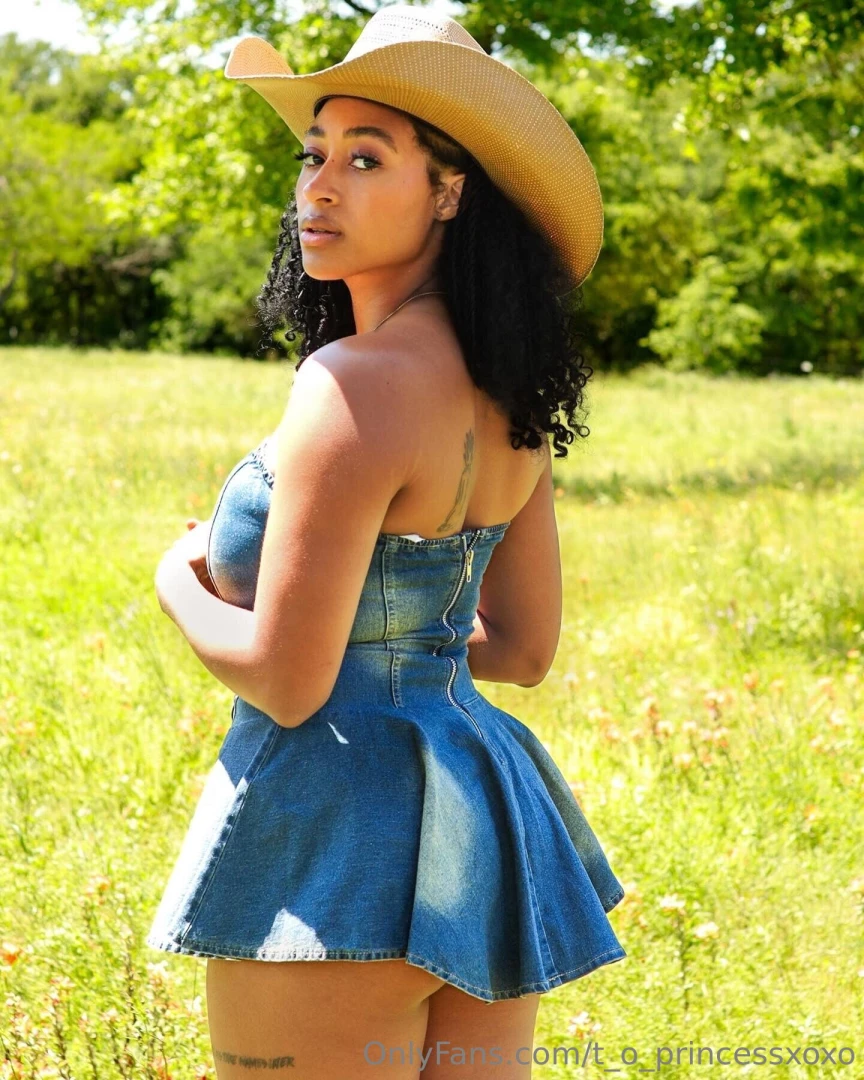 Let ya hair down you said you want to thug don t be scared now 