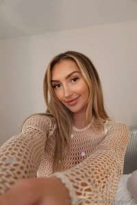 Wanna cover my pretty face with ur cum