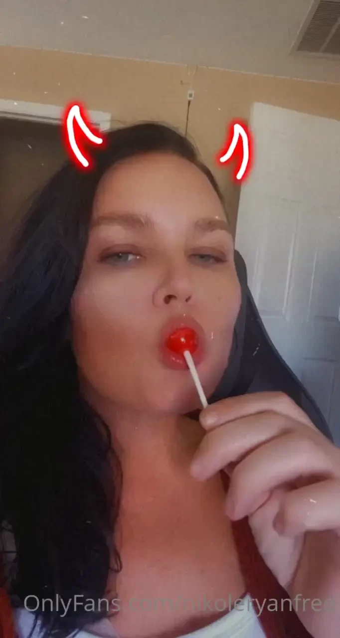 I can only think of 1 thing i want in my mouth more than this lollipop 