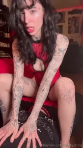 Locking my boyfriends head in a box with his hands cuffed at the sides