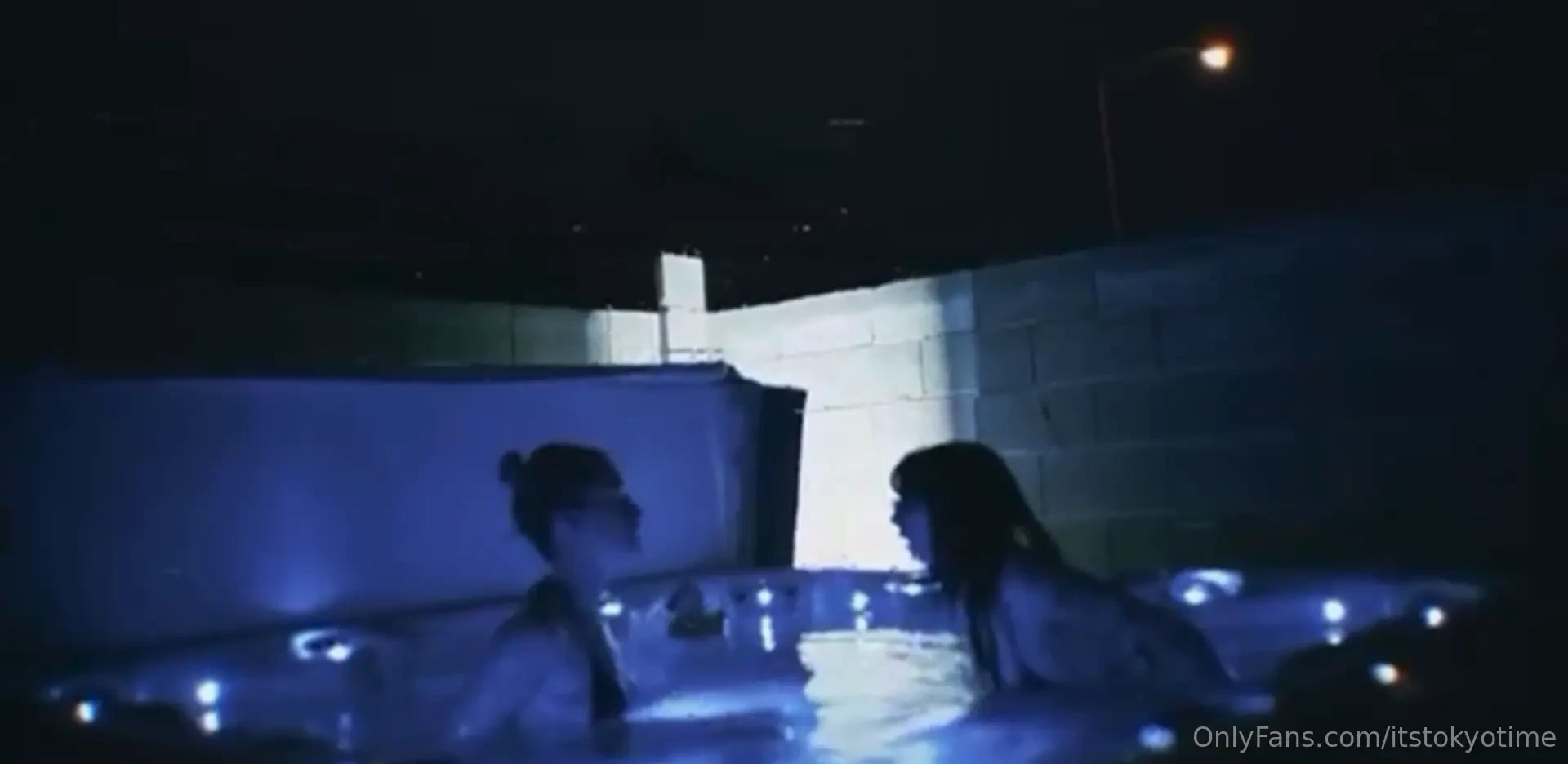 6 idle hands ohrangutangerotica aalannajade this movie starts off with 