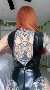 How i zip up my bodysuits mostly an excuse to show off my back tattoos