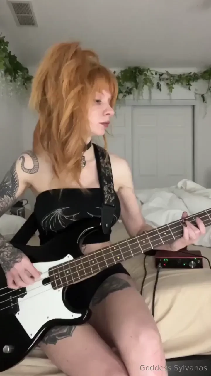 Blue monday bass practice working on using my chorus pedal on the 