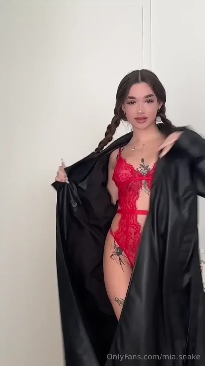 Imagine i m knocking at the door at night and walk in like that what 