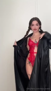 Imagine i m knocking at the door at night and walk in like that what