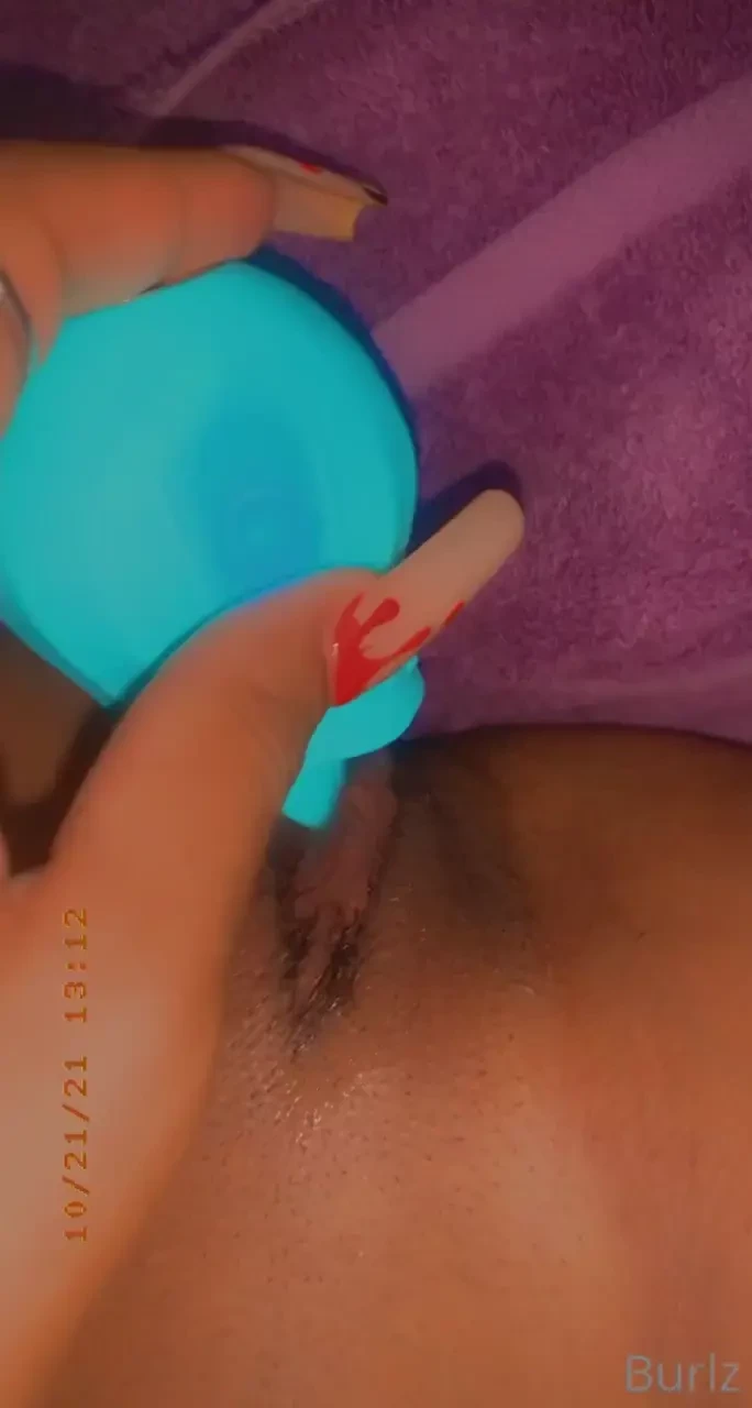 Y all look at my new tongue toy it feels so goood i ll be making more 