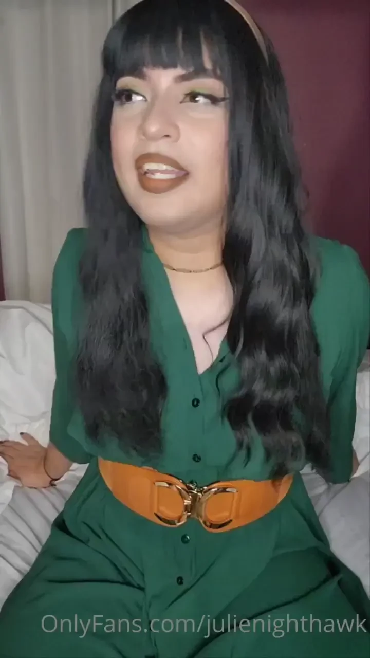 Tearing my pantyhose open and cumming before a cute date 