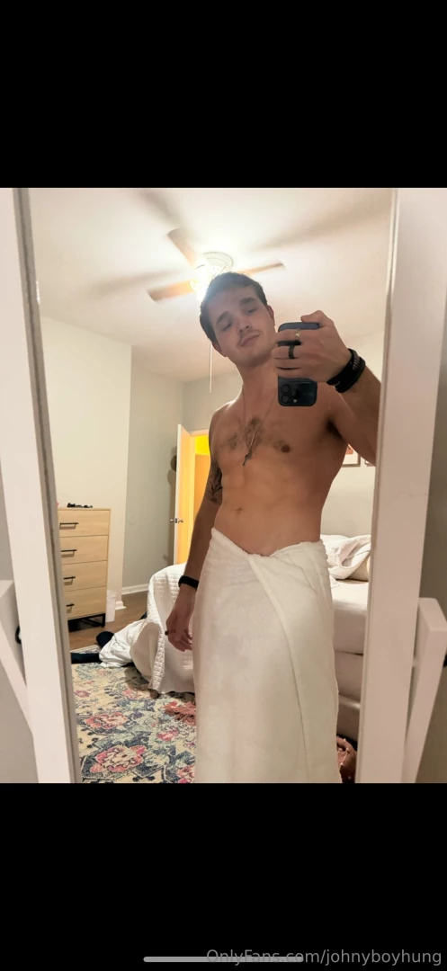 Who wants to see a few nudies and a video of me cumming what could be 