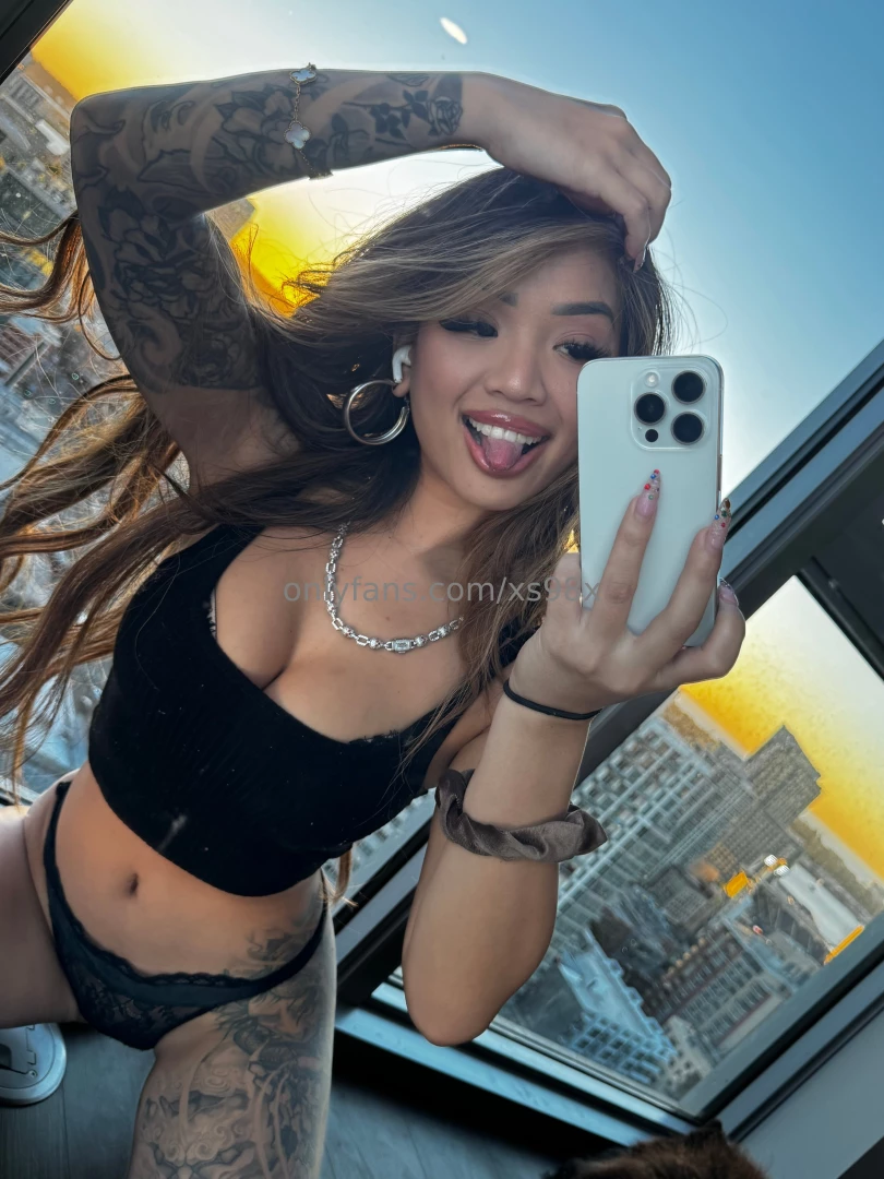 Mandatory selfie customs anyone 