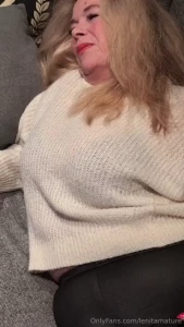 Koser meg p sofaen med noe enkelt p tv