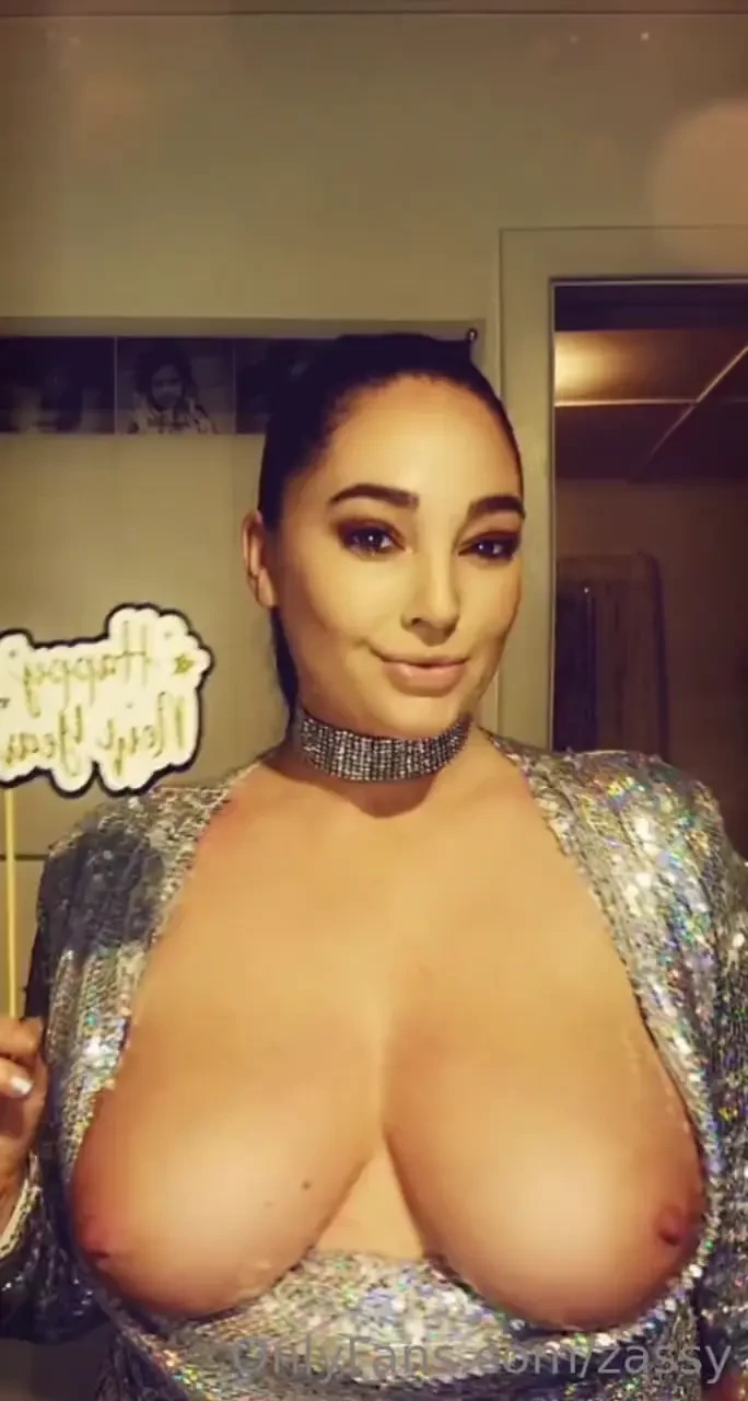 Happy new year hope you have an absolutely amazing new year 