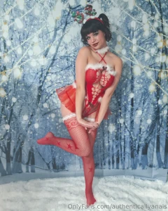 I am going to be doing a holiday sift stream so if you want to gift me