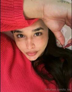 December vibes are here keeping it cozy in my favorite sweater but who