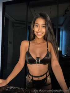 Free subscription hot beauty miaa_sexy is all alone now and needs new part 103