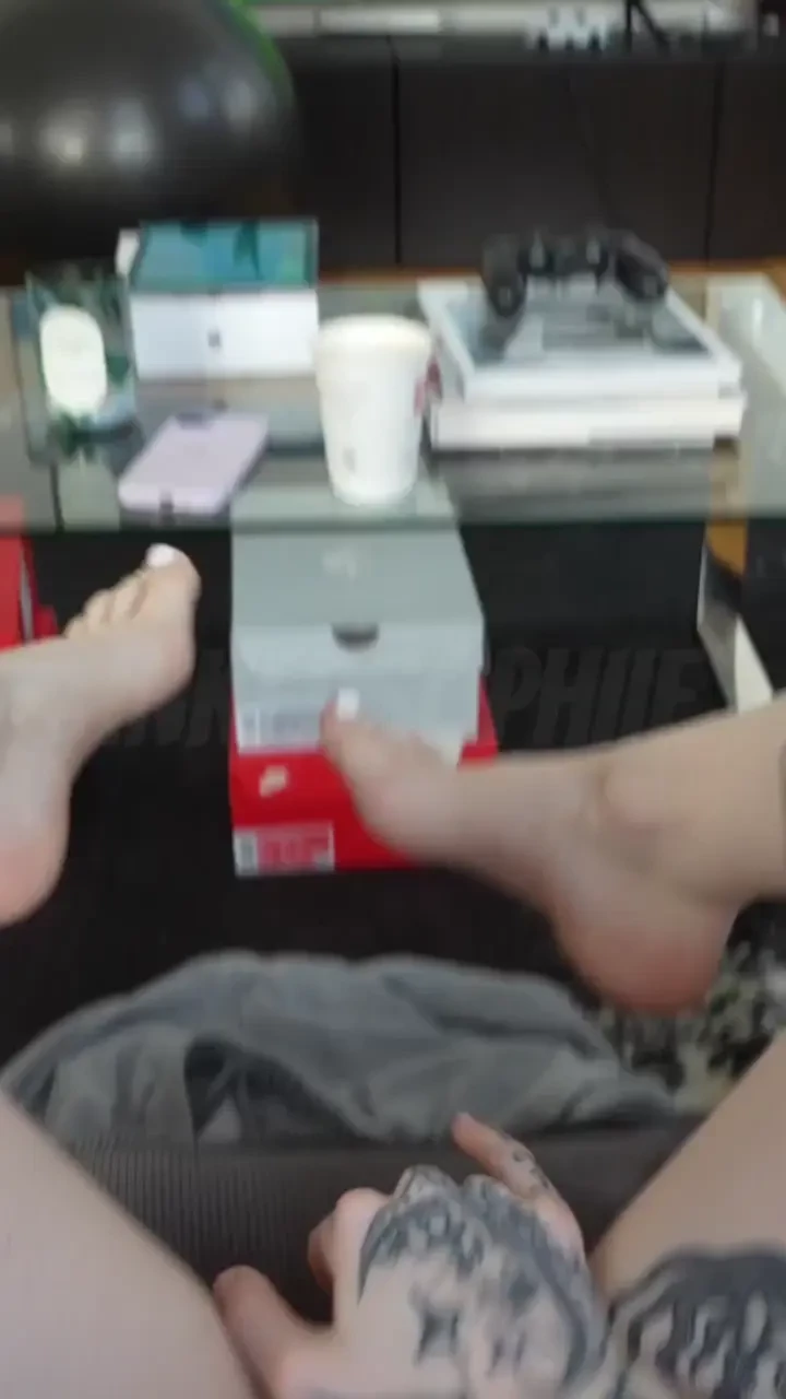 Ich liebs mich w hrend dem zocken mit meiner switch zu ficken 