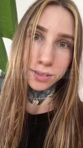 Sag es ja nicht meinem mann dass ich dir meine pussy zeige