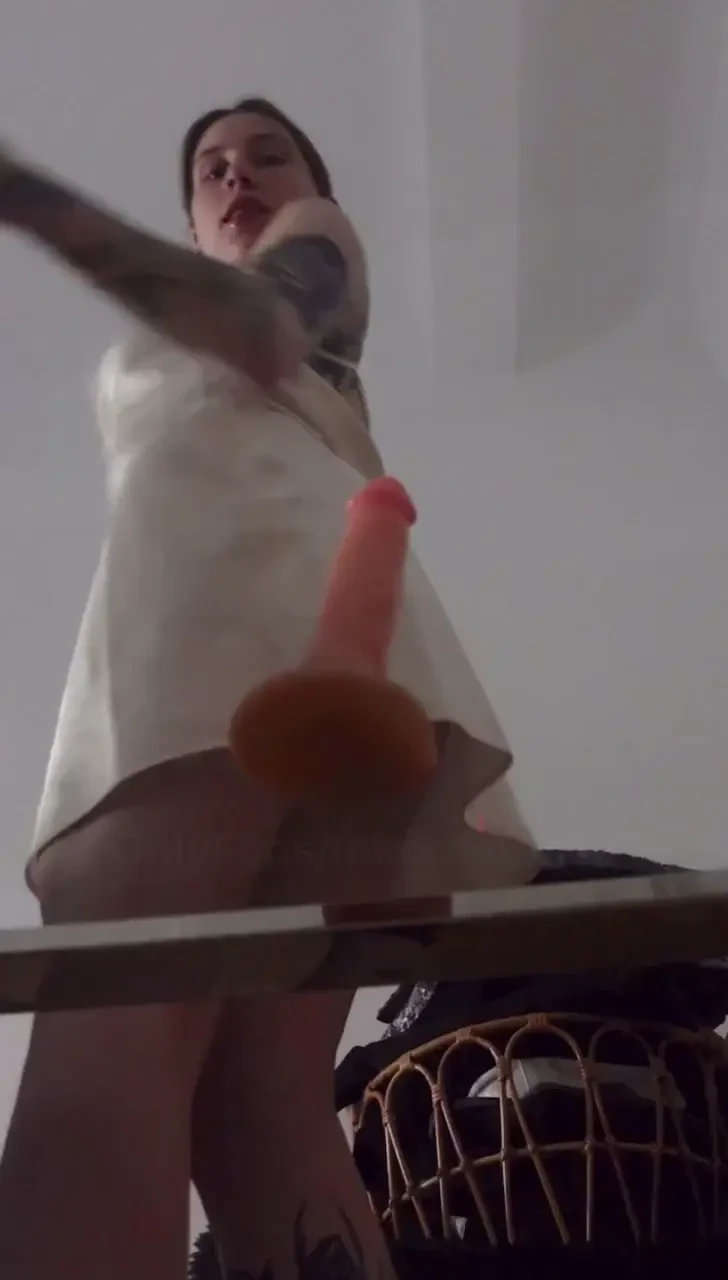 Ich liebe es meinen arsch mit gro en dingen zu ficken 