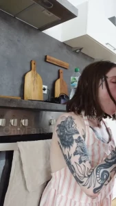 Wenn der nachbar vorbei kommt und sein sperma bei dir entladen will da