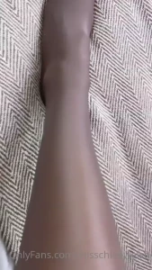 Which leg looks better