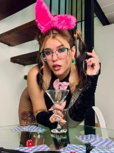 Let s make bets i bet you that whatever this bunny puts in the cup you